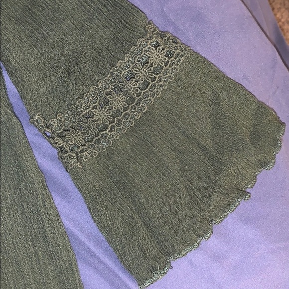 Hunter green tank top, cold shoulder and sleeves - Picture 3 of 4